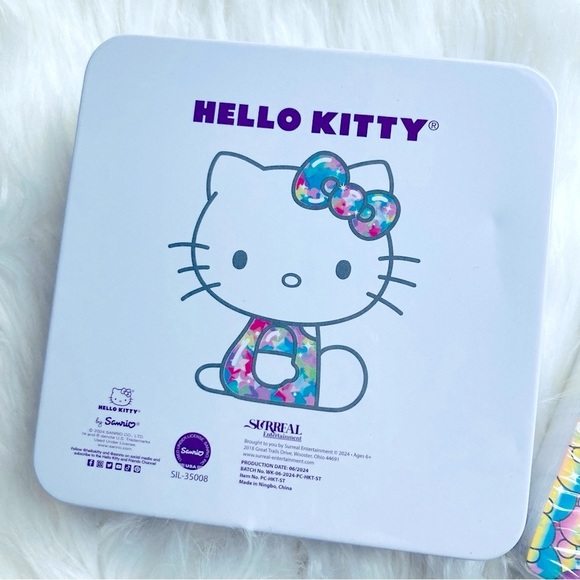 Hello Kitty Playing Cards with Metal Storage Tin - Picture 4 of 8